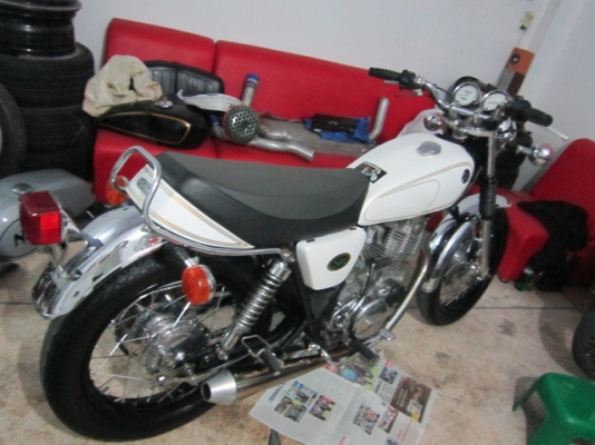 ขาย SR400 ปี99 เลขเต็ม สภาพตามรูป รถวิ่งดีไม่มีปัญหา(รับแลกเทริน์)รายละเอียดด้านใน