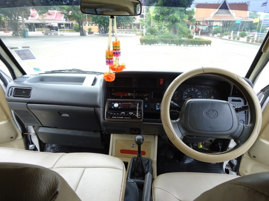 รถตู้  Toyota  hiace ปี 2000   ประหยัด เอกสารพร้อมโอน สภาพดี พร้อมใช้