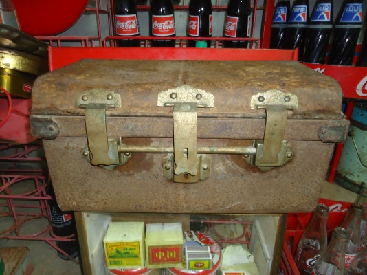 ขายหีบเหล็ก....