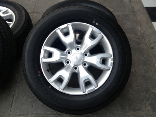 ขายล้อแม็ก FORD RANGER ขอบ 18 พร้อมยางป้ายแดงปี 13 วิ่งมาไม่ถึง 10 โล
