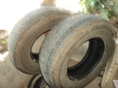 (ขายยางรถผมเอง2เส้นพร้อมล้ออะไล)ผมถอดออกจากรถนาวาร่าผมขายรถไปแล้วยางใหม่ๆได้ไม่ถึง2000โล