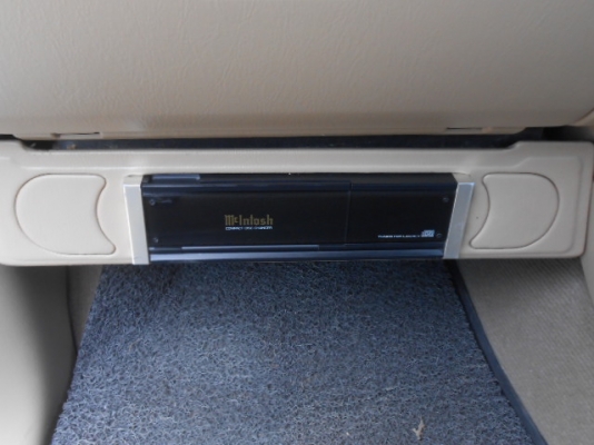 เครื่องเล่น cd mcintoch + กล่อง cd 6แผ่น เครื่องเล่น cd mcintoch + กล่อง cd 6แผ่น