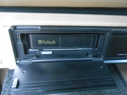 เครื่องเล่น cd mcintoch + กล่อง cd 6แผ่น เครื่องเล่น cd mcintoch + กล่อง cd 6แผ่น