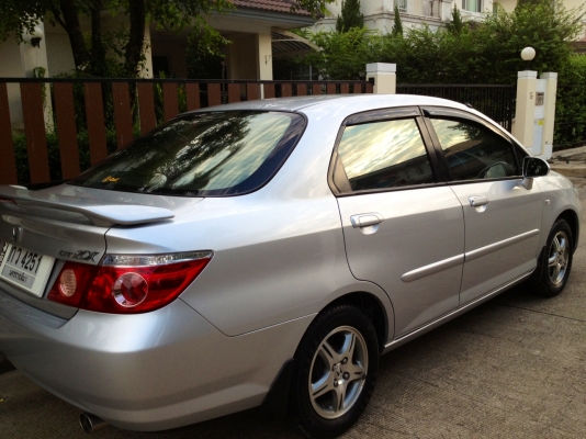 Honda City ZX เครื่องiVtec ปลายปี2005 สีเงิน เกียร์Auto เบาะหนัง จอTV DVD สปอยเลอร์ ยางใหม่ เจ้าของขายเอง 0886999779