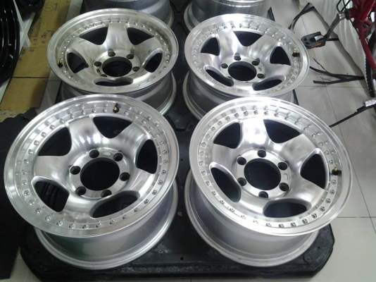้ล้อแม็กหน้า 16x7 ET-15 หลัง 16x8 ET 0