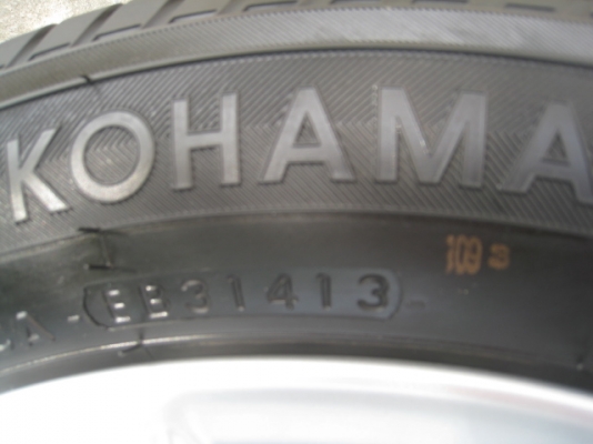 ขายล้อแม็ก Toyota vios ป้ายแดง 15"x5.5" et45 4รู100 + ยาง ปี 1413  สนใจติดต่อ เล็กคลองสาม (081-3747940)