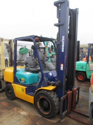 ขายฟอร์คลิฟต์ KOMUTSU FD30-14  (DIESEL) SIDE SHIF , เกียร์ AT  , เสา  4 M  ขอบคุณพี่มนูญ นครราชสีมา