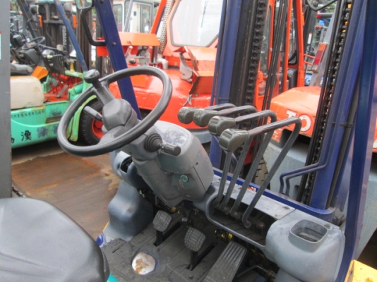 ขายฟอร์คลิฟต์ KOMUTSU FD30-14  (DIESEL) SIDE SHIF , เกียร์ AT  , เสา  4 M  ขอบคุณพี่มนูญ นครราชสีมา