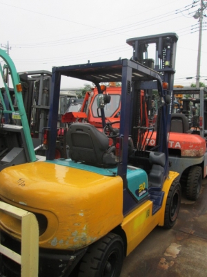 ขายฟอร์คลิฟต์ KOMUTSU FD30-14  (DIESEL) SIDE SHIF , เกียร์ AT  , เสา  4 M  ขอบคุณพี่มนูญ นครราชสีมา