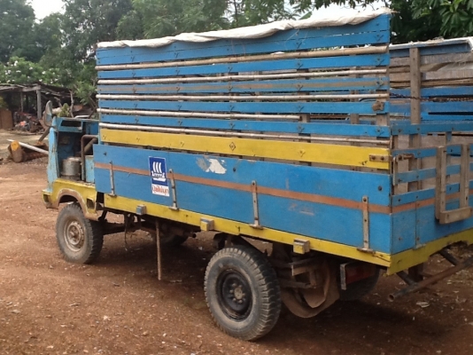 ขายอีแต๋น สภาพเดิมๆ คัสซีหน้า 4 มีเกียร์กลาง เพลาท้ายคาบ้อนกระทะหนีบ