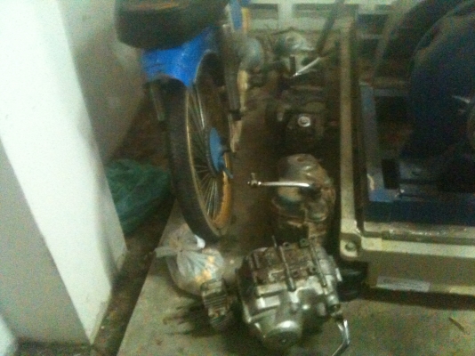 ปรับลดราคาเหมารวม 5,000 บาท เครื่องมอเตอร์ไซค์ฮอนด้า 700 บาท มี 4 ตัว มอเตอร์ไซค์เก่า 3,500 บาท