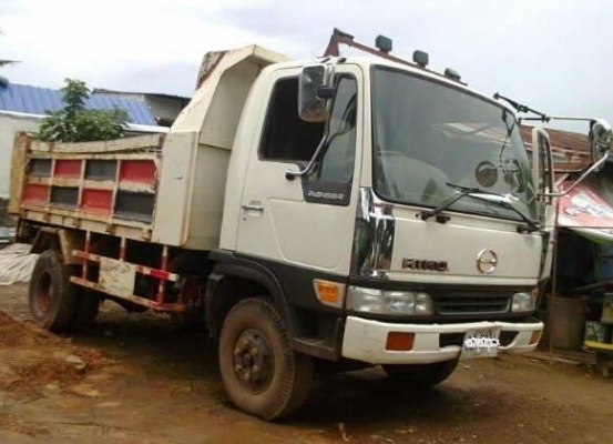 HINO FD 195 HP HO7D หกล้อดั๊มพ์ กระบะดั๊มพ์เหล็ก 6 ตันความยาว 3.60 เมตร ช่วงล่างยาง 8.25 ขอบ 16 สภาพดี เครื่องแน่นดีแรงดี ภายในเก๋งสมอเงิน คอนโซลภายในเก๋งสวยครบพร้อม พวงมาลัยเพาเวอร์ ช่วงล่างคัชซีสวย ยาง 8.25 ขอบ 16 สภาพดี 70\% พร้อมบรรทุกพร้อมใช้งาน เอกสา