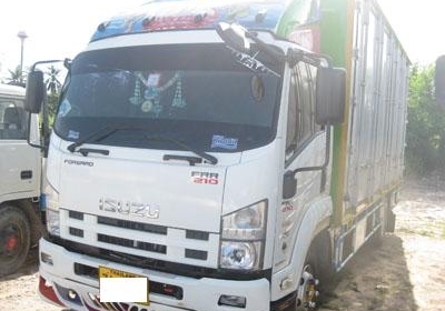 ขายหัวตึก 210 Uro3 ตู้สิบบานหกล้อ สวยมาก โทร 088-4501277