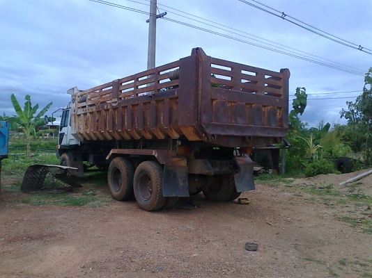 ขาย..รถสิบล้อ MITSUBISHI FN527M รถปี 36 รถบ้าน ๆ เครื่องดี คัสซีสวย เก๋งสวย ภายในสวย กระบะสวยไม่มีผุ มีทะเบียนครบ.
