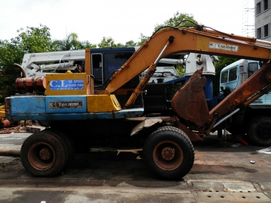 แบคโฮล้อยาง KOMATSU PW100-3-2เพลา มีแอร์ ลายหัวเจาะ อินวอยซ์