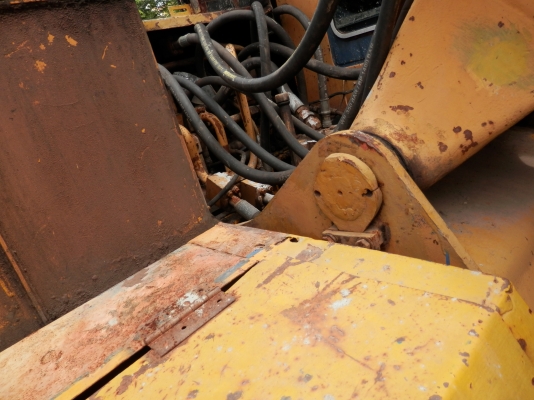 แบคโฮล้อยาง KOMATSU PW100-3-2เพลา มีแอร์ ลายหัวเจาะ อินวอยซ์