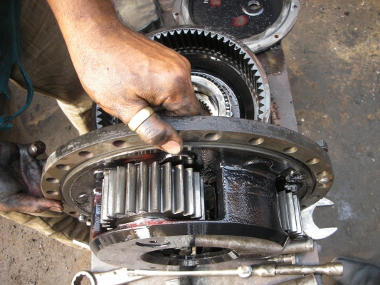 ซ่อมรถแทรคเตอร์