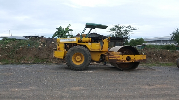 รถบดสั่นสะเทือน Sakai สภาพพร้อมใช้งาน