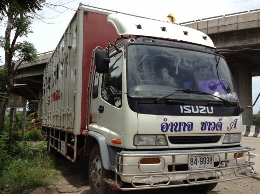 ขายตัด isuzu decaตู้แห้ง euro2 เครื่อง 6HH1 รถอยู่รังสิต ทะเบียนครบ