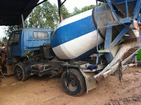 ขายด่วน รถโม่ปูน 6 ล้อ  เครื่อง 6BD1 เครื่องดี คัซซีสวยอีกคัน  พร้อมใช้งาน