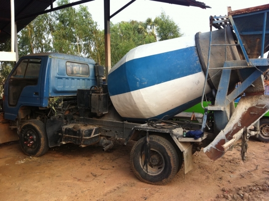 ขายด่วน รถโม่ปูน 6 ล้อ  เครื่อง 6BD1 เครื่องดี คัซซีสวยอีกคัน  พร้อมใช้งาน