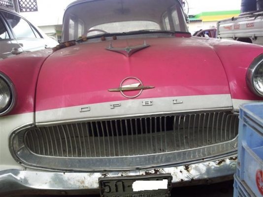 ขาย OPEL REKORD P1 4ประตูครับ