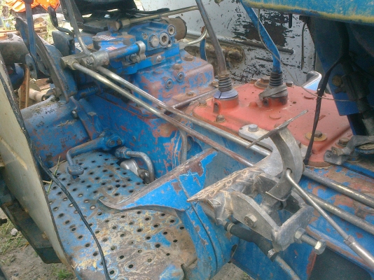 ขายรถไถ FORD6610 สภาพเดิมๆพร้อมอุปกรณ์ตัดหญ้า