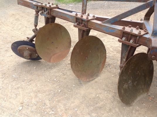 เด็ดสะระตี่!    ยี่ห้อ - รุ่น	ขายรถไถฟอร์ด 5000