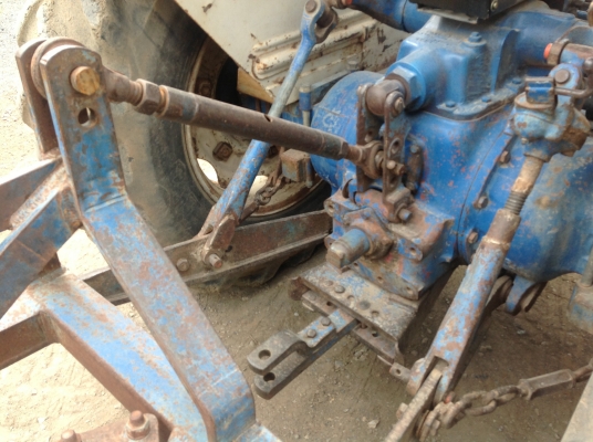 เด็ดสะระตี่!    ยี่ห้อ - รุ่น	ขายรถไถฟอร์ด 5000