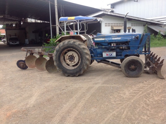 เด็ดสะระตี่!    ยี่ห้อ - รุ่น	ขายรถไถฟอร์ด 5000