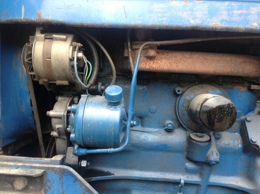 เด็ดสะระตี่!    ยี่ห้อ - รุ่น	ขายรถไถฟอร์ด 5000