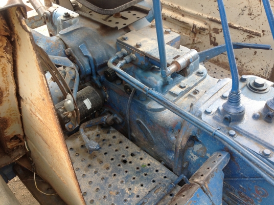 เด็ดสะระตี่!    ยี่ห้อ - รุ่น	ขายรถไถฟอร์ด 5000