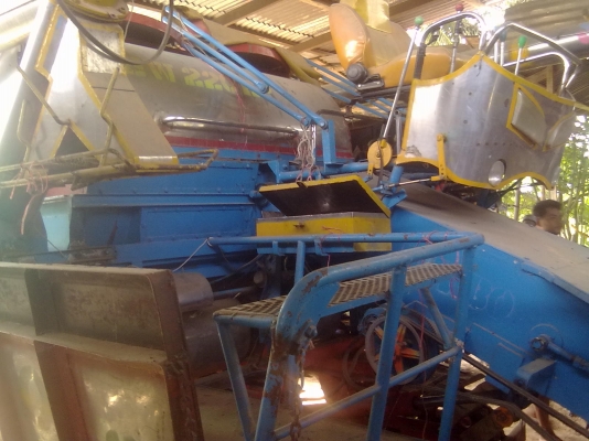 รถเกี่ยวข้าวไทยเจริญ+บางไทรอุ้ม2.5ตัน