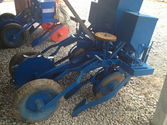 มาแล้ว!!!เครื่องหยอดข้าวโพด แบบจาน สภาพพร้อมใช้งาน ด่วน!!!