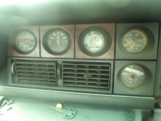 ขาย Volvo 264 GLE เครื่อง J เกียร์ auto ราคา 45000 ขายตามสภาพ