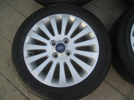 ขายล้อแม็ก Ford fiesta 15"x6" et45 4รู100 + ยาง ปี 12  Toyota ,Suzuki, Mazda ก็ใส่ได้ครับ (081-3747940)