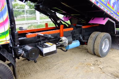 ขายหกล้อดั้ม   NPR.  120 . รถห้างไทย เครื่องดีคัชซีสวย เอกสานพร้อมโอน ภาษีหมด 31 มีค 2557