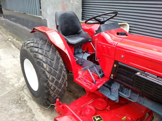 รถตัดหญ้ายี่ห้อยันม่า 16 แรง 2 เพลา + ชุดตัด 2 ชุด( แบบโรทารี่ 3 ใบตัดและแบบพวงตัดหญ้าสั้น )