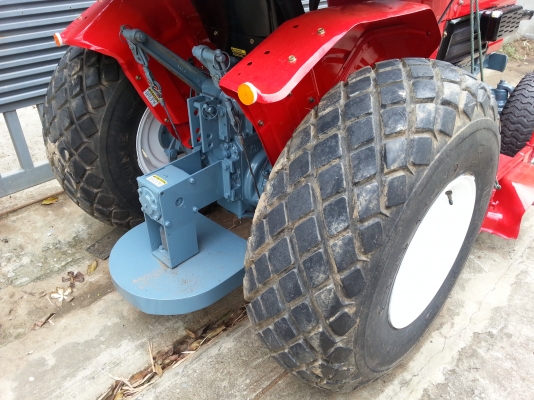 รถตัดหญ้ายี่ห้อยันม่า 16 แรง 2 เพลา + ชุดตัด 2 ชุด( แบบโรทารี่ 3 ใบตัดและแบบพวงตัดหญ้าสั้น )