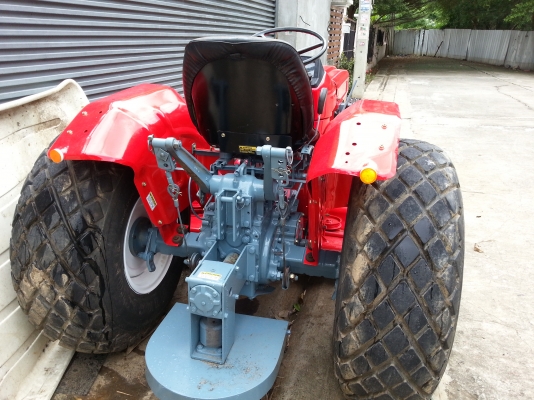 รถตัดหญ้ายี่ห้อยันม่า 16 แรง 2 เพลา + ชุดตัด 2 ชุด( แบบโรทารี่ 3 ใบตัดและแบบพวงตัดหญ้าสั้น )