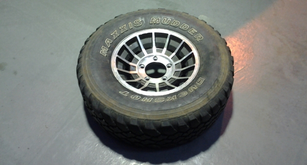 ขอขายล้ออ่ะไหล่ 5 รู 139.7 พร้อมยางซักวงครับ