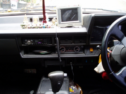 ขายรถตู้เล็กไลเอทเหลี่ยมเครื่อง1800หัวฉีดติดแก๊ส เกียร์ออโต้