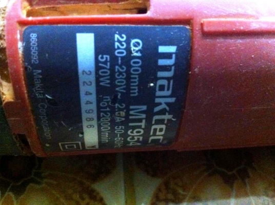 เครื่องเจียรไฟฟ้า2เครื่อง BOSCH และ Maktec สภาพดี พร้อมใช้งาน