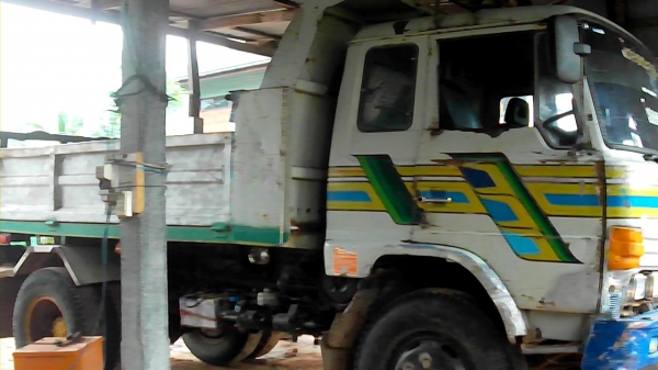 ขายด่วน  รถหกล้อดัมพ์  HINO   195แรง  พวงมาลัยพาวเวอร์  เบรกกิ๊บซี่  พร้อมใช้งาน