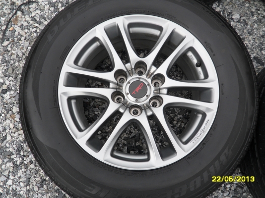 ขายแม็กTOYOTA FORTUNER TRDพร้อมยาง  265/60R18 ยางสัปดาห์ที่49 ปี10 จำนวน 1 ชุดพร้อมน๊อตแท้ 24 ตัว