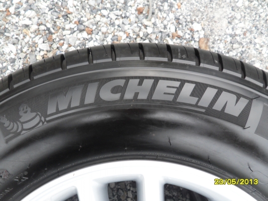 ขายแม็กTOYOTAพร้อมยาง 265/65R17 ยางสัปดาห์ที่22 ปี12 จำนวน 1 ชุด  พร้อมน๊อตแท้ 24 ตัว ใช้งานมาประมาณ 8000 กิโล สภาพยาง 95\% เหมือนใหม่