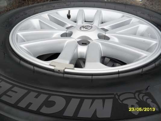 ขายแม็กTOYOTAพร้อมยาง 265/65R17 ยางสัปดาห์ที่22 ปี12 จำนวน 1 ชุด  พร้อมน๊อตแท้ 24 ตัว ใช้งานมาประมาณ 8000 กิโล สภาพยาง 95\% เหมือนใหม่