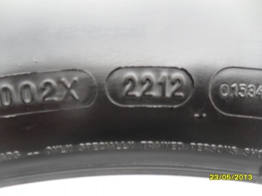 ขายแม็กTOYOTAพร้อมยาง 265/65R17 ยางสัปดาห์ที่22 ปี12 จำนวน 1 ชุด  พร้อมน๊อตแท้ 24 ตัว ใช้งานมาประมาณ 8000 กิโล สภาพยาง 95\% เหมือนใหม่