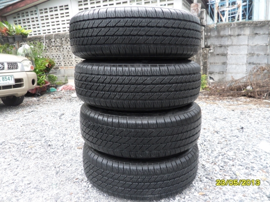 ขายแม็กTOYOTAพร้อมยาง 265/65R17 ยางสัปดาห์ที่22 ปี12 จำนวน 1 ชุด  พร้อมน๊อตแท้ 24 ตัว ใช้งานมาประมาณ 8000 กิโล สภาพยาง 95\% เหมือนใหม่