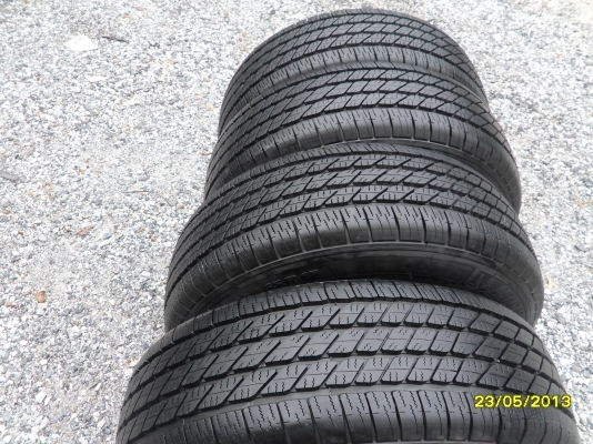 ขายแม็กTOYOTAพร้อมยาง 265/65R17 ยางสัปดาห์ที่22 ปี12 จำนวน 1 ชุด  พร้อมน๊อตแท้ 24 ตัว ใช้งานมาประมาณ 8000 กิโล สภาพยาง 95\% เหมือนใหม่